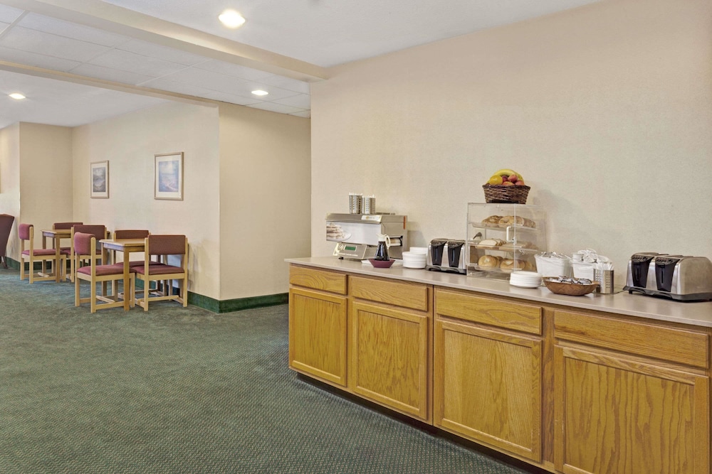 red lion inn and suites elk grove village