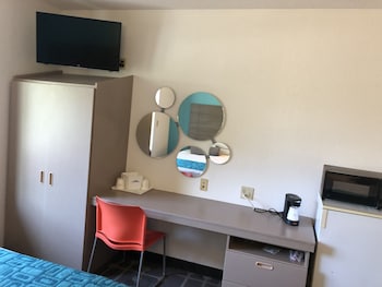red lion inn and suites elk grove village