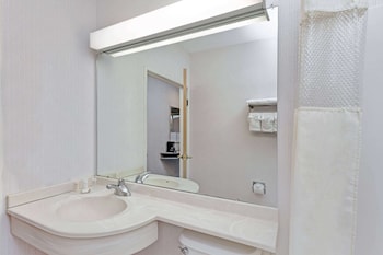 red lion inn and suites elk grove village