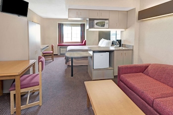 red lion inn and suites elk grove village