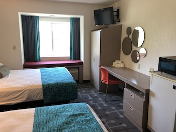 red lion inn and suites elk grove village