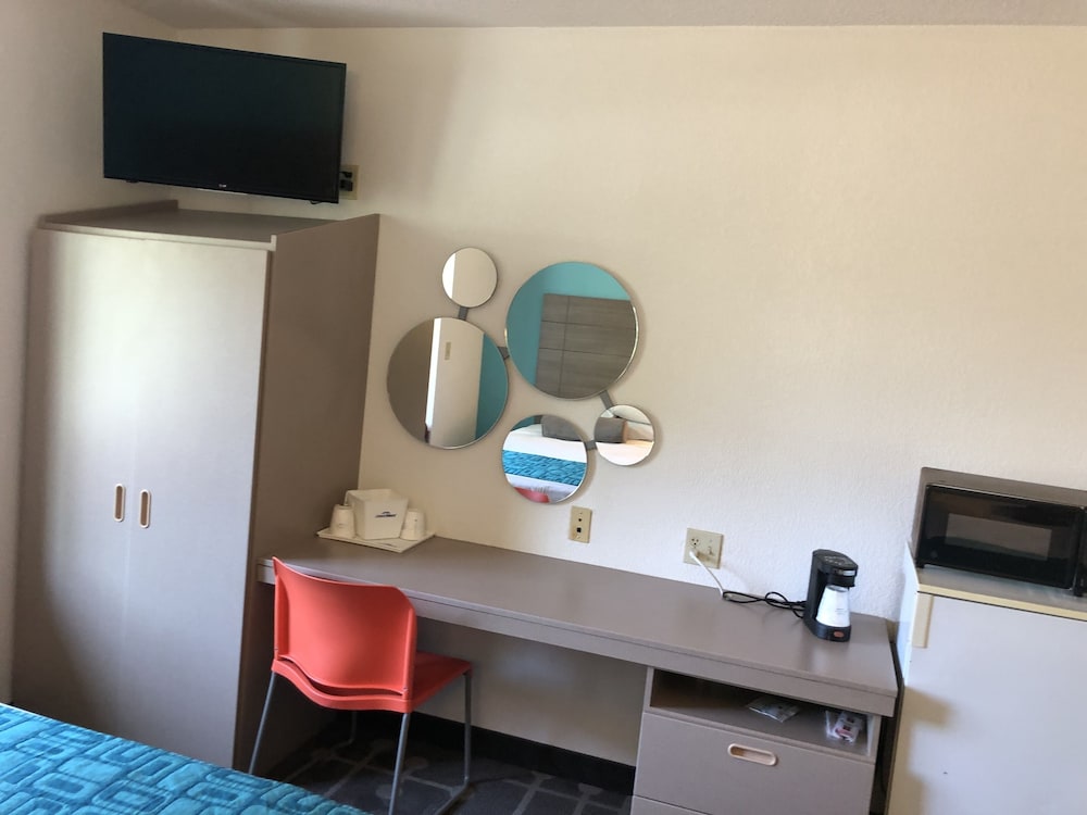 red lion inn and suites elk grove village