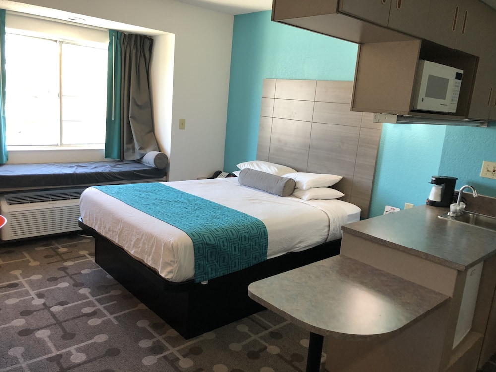 red lion inn and suites elk grove village