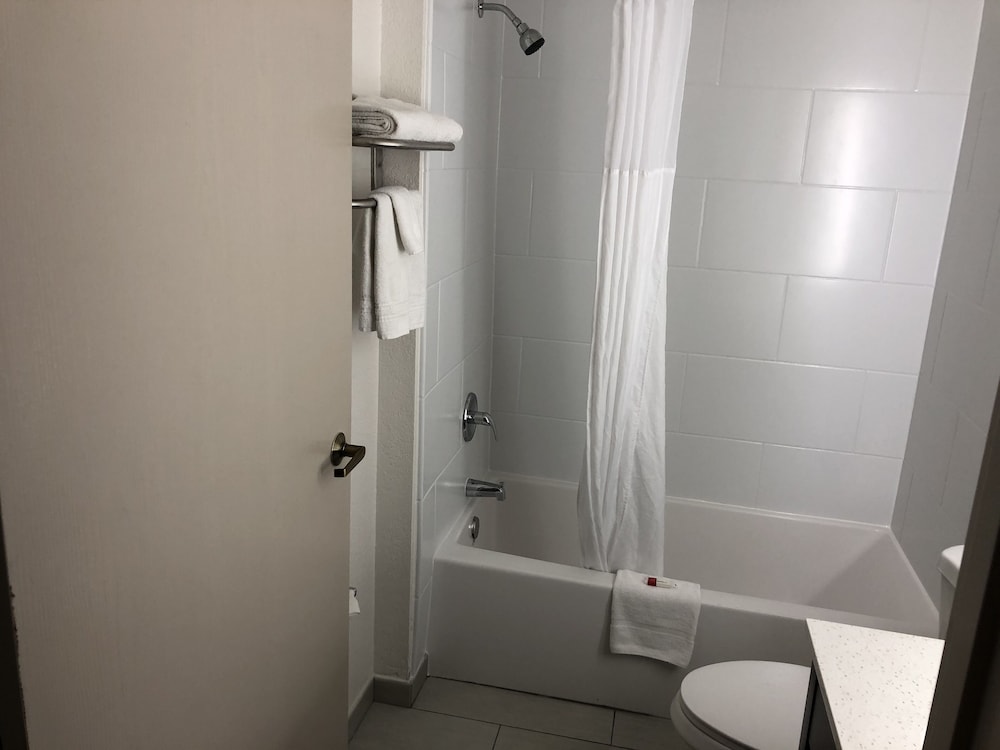 red lion inn and suites elk grove village