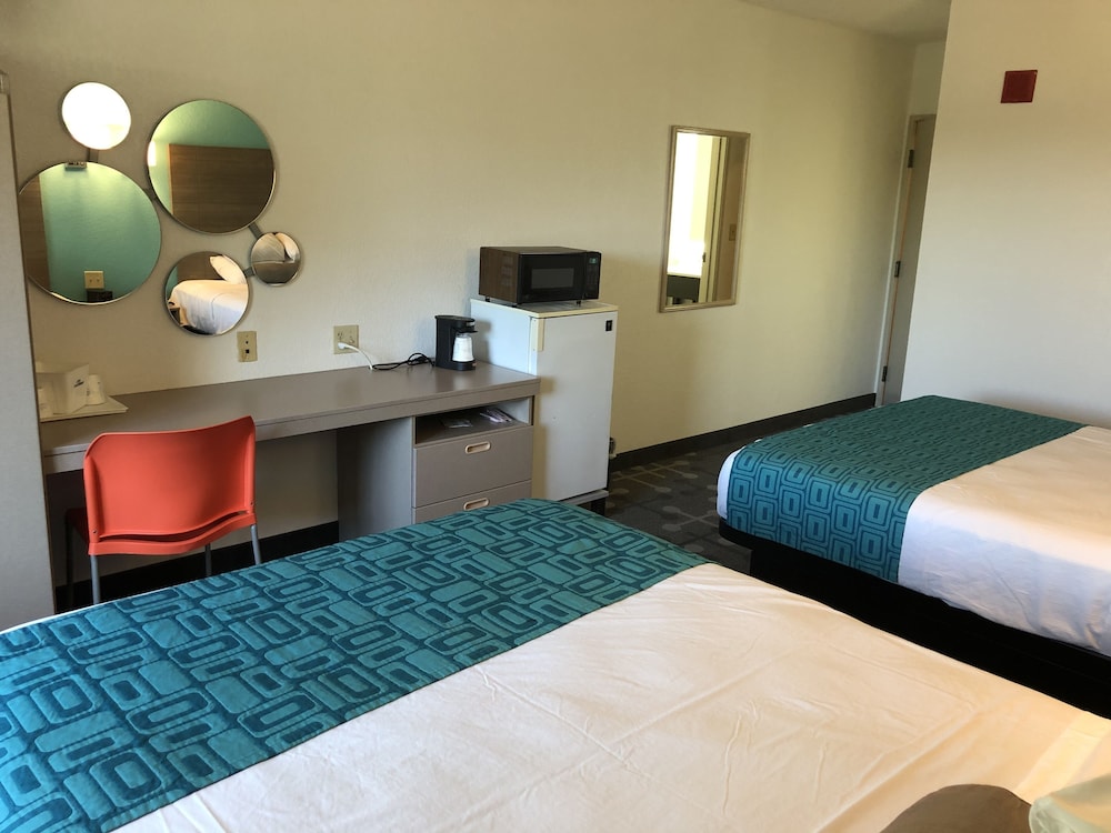 red lion inn and suites elk grove village