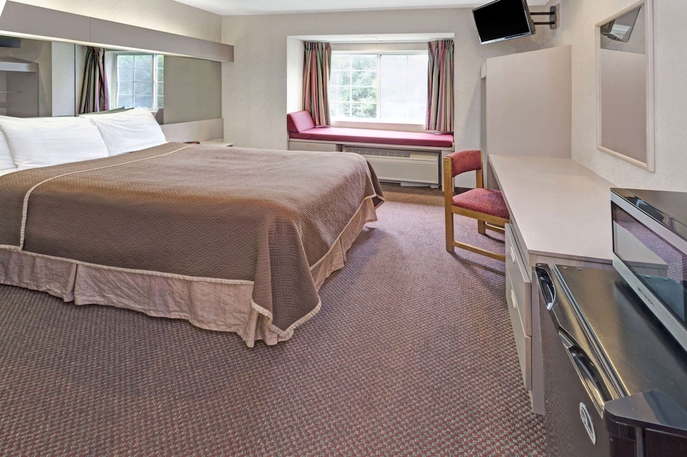 red lion inn and suites elk grove village