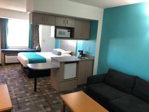 red lion inn and suites elk grove village