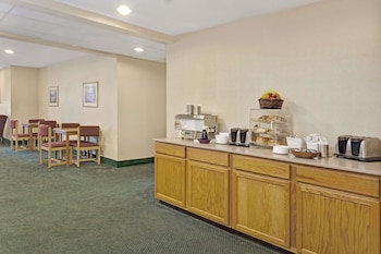 red lion inn and suites elk grove village
