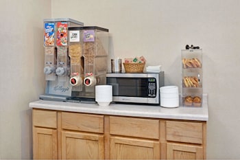 red lion inn and suites elk grove village