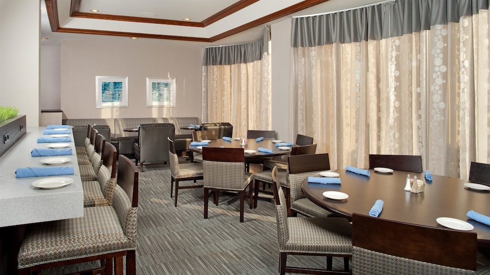 doubletree by hilton hotel chicago wood dale elk grove