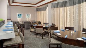 doubletree by hilton hotel chicago wood dale elk grove