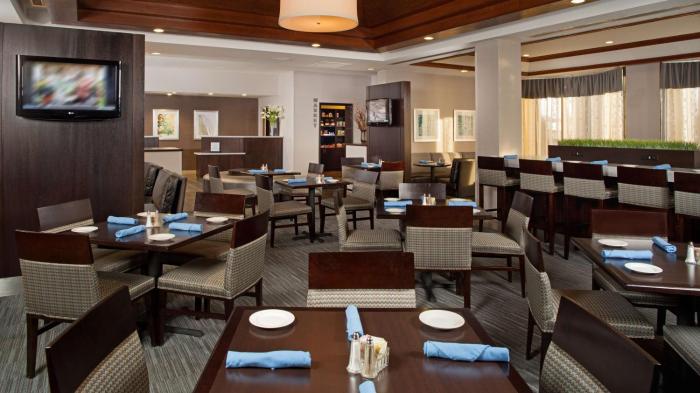 doubletree by hilton hotel chicago wood dale elk grove