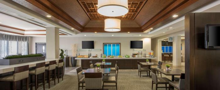doubletree by hilton hotel chicago wood dale elk grove