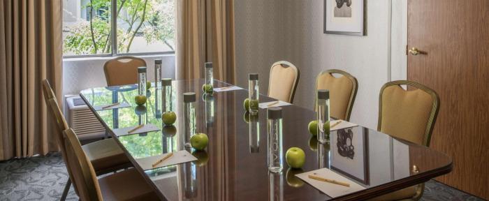 doubletree by hilton hotel chicago wood dale elk grove