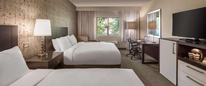 doubletree by hilton hotel chicago wood dale elk grove