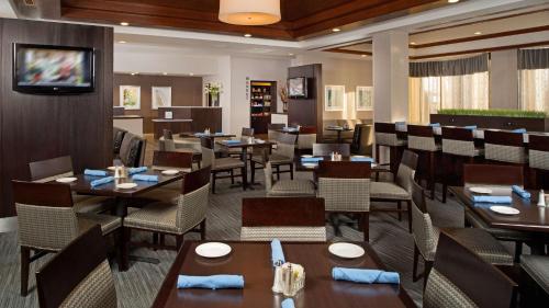 doubletree by hilton hotel chicago wood dale elk grove