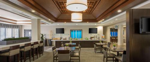 doubletree by hilton hotel chicago wood dale elk grove