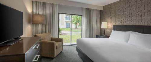 doubletree by hilton hotel chicago wood dale elk grove
