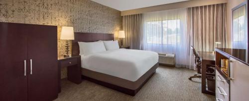 doubletree by hilton hotel chicago wood dale elk grove