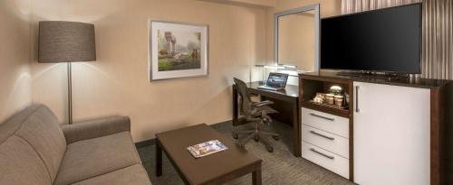 doubletree by hilton hotel chicago wood dale elk grove