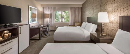 doubletree by hilton hotel chicago wood dale elk grove