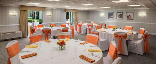 doubletree by hilton hotel chicago wood dale elk grove