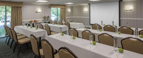 doubletree by hilton hotel chicago wood dale elk grove