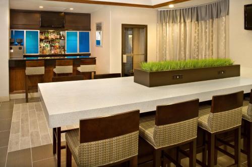 doubletree by hilton hotel chicago wood dale elk grove