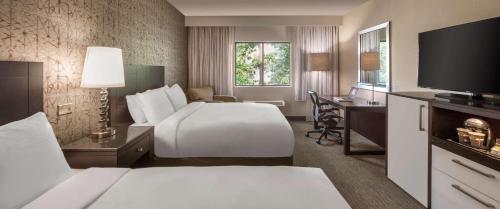 doubletree by hilton hotel chicago wood dale elk grove