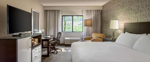 doubletree by hilton hotel chicago wood dale elk grove
