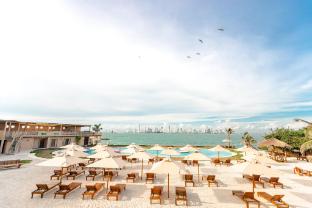 hi cartagena beach club