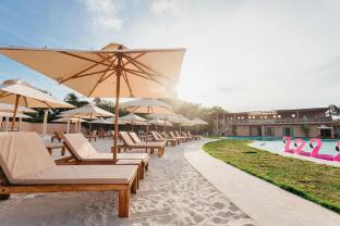 hi cartagena beach club