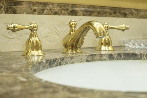 alo hotel by ayres orange