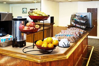Travelodge By Wyndham Ocean Front,Long Beach>>Huntington Beach,2 star