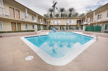 americas best value inn and suites anaheim convention center