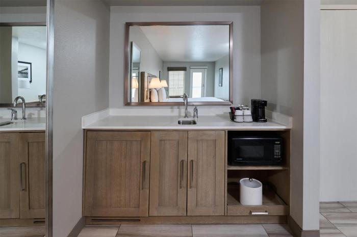 hampton inn and suites hermosa beach