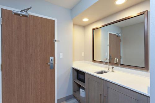 hampton inn and suites hermosa beach