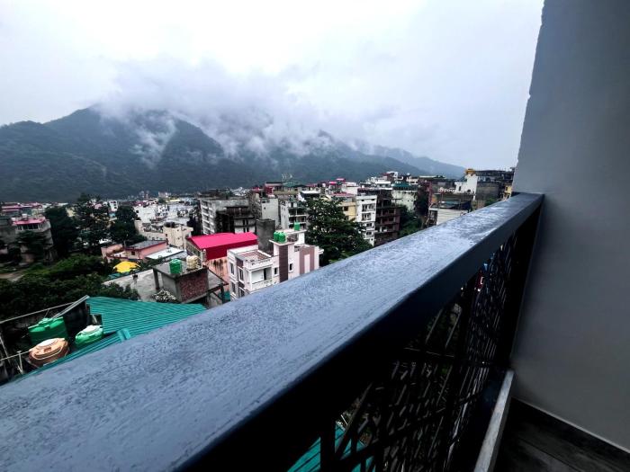 hotel tapovan hill