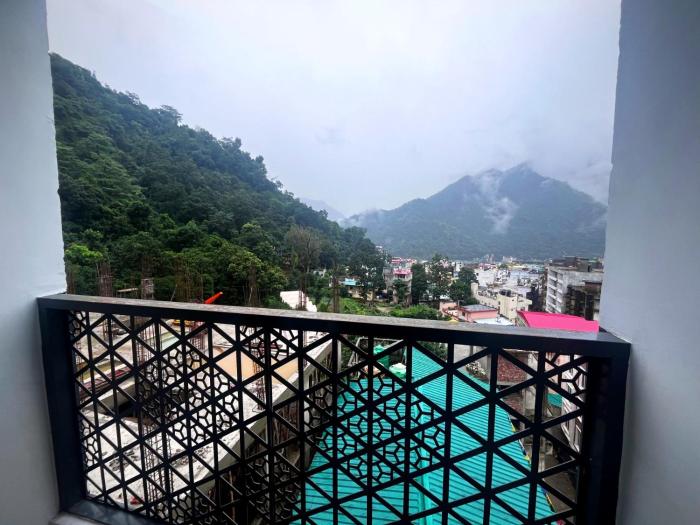 hotel tapovan hill