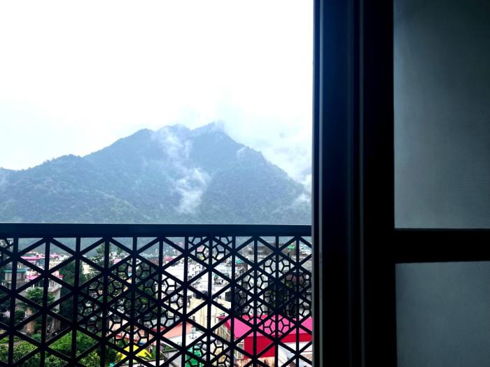 hotel tapovan hill