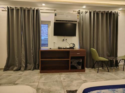 hotel tapovan hill