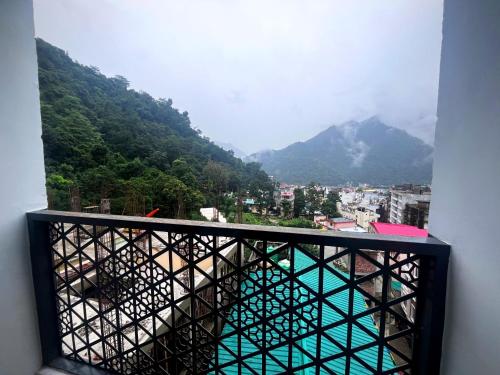 hotel tapovan hill