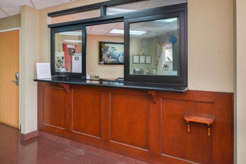 h3 inn and suites lax airport los angeles