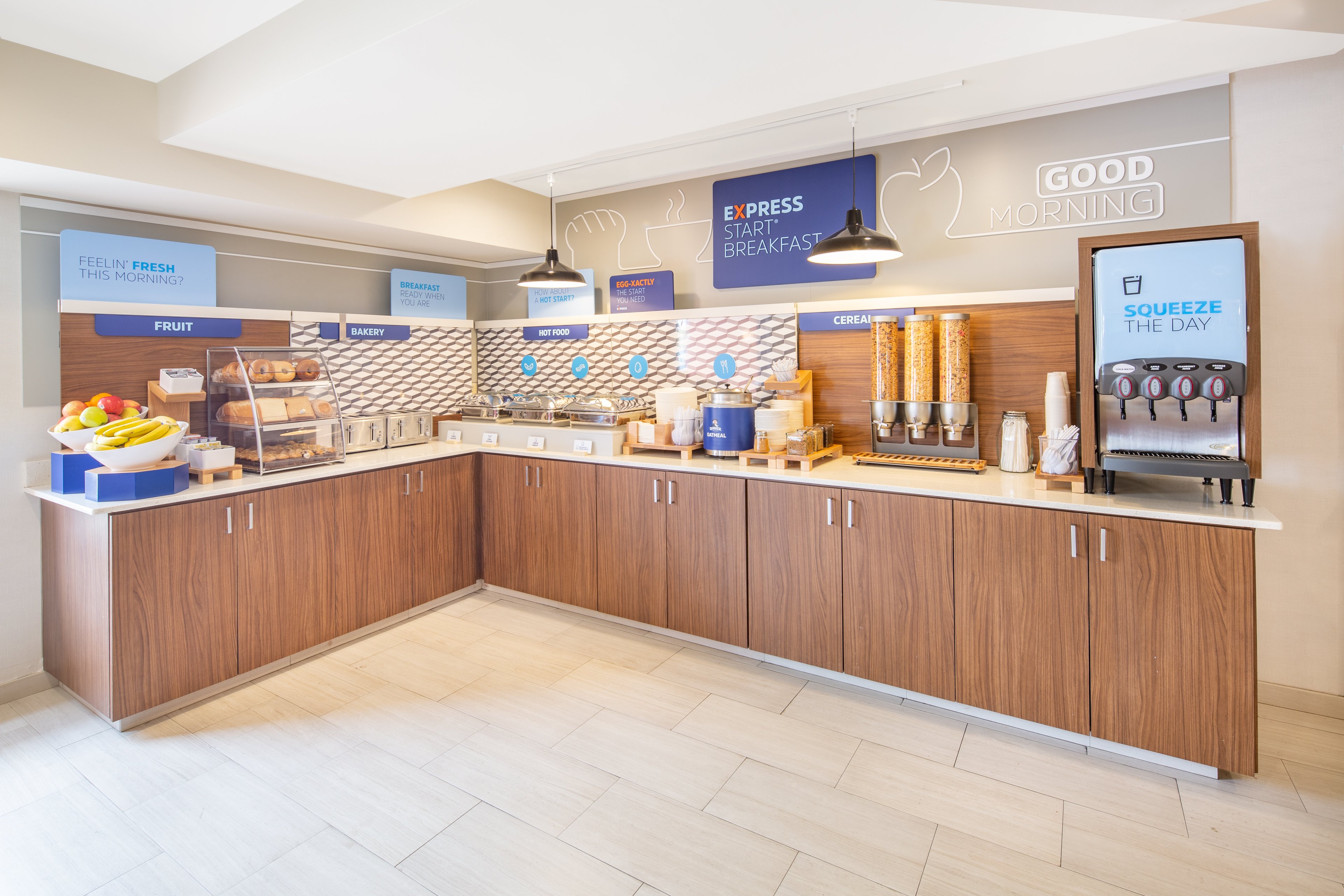 holiday inn express airport old town