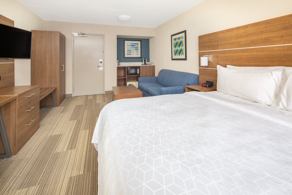 holiday inn express airport old town