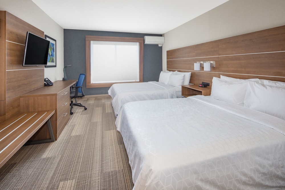 holiday inn express airport old town