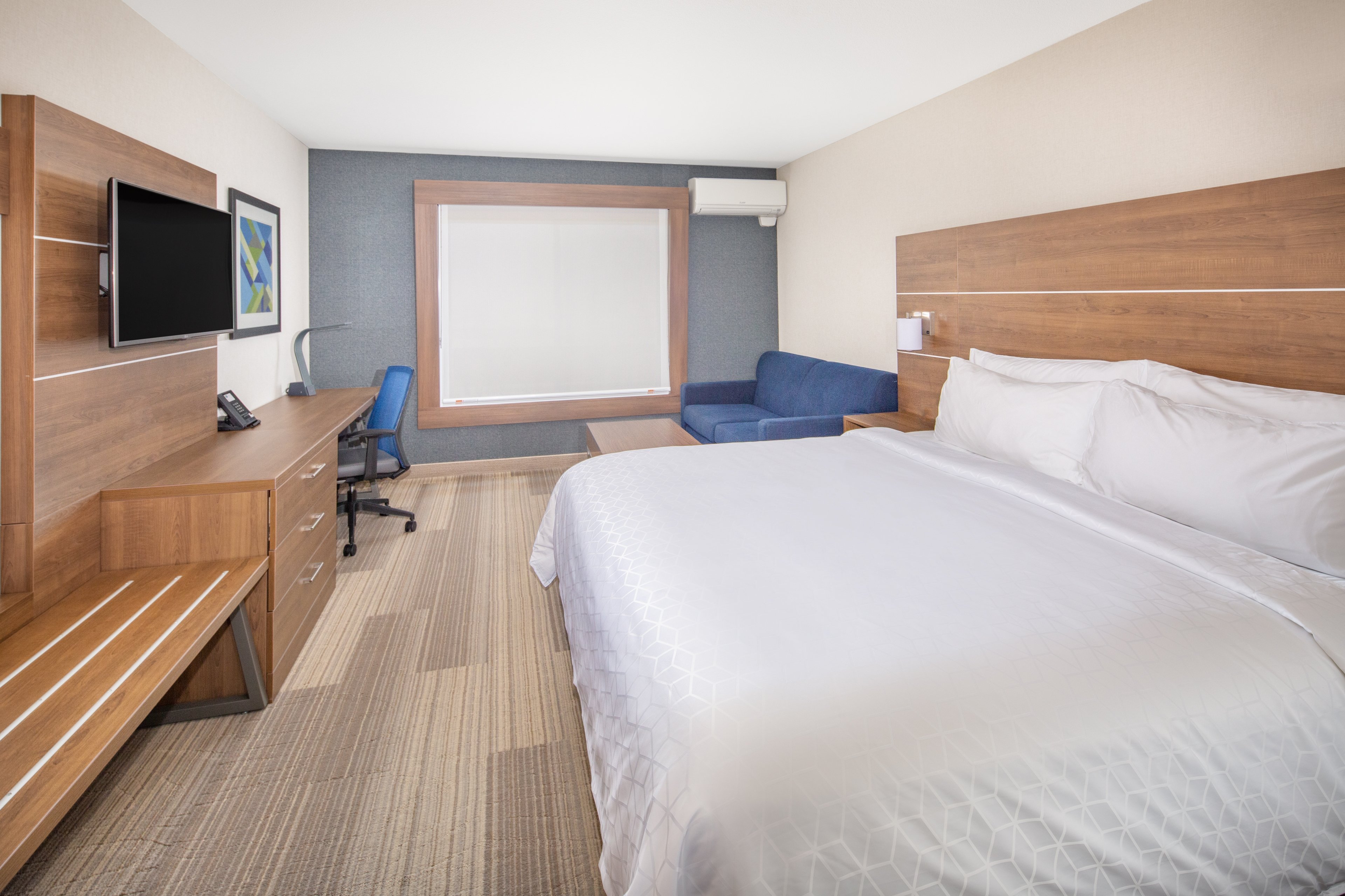 holiday inn express airport old town