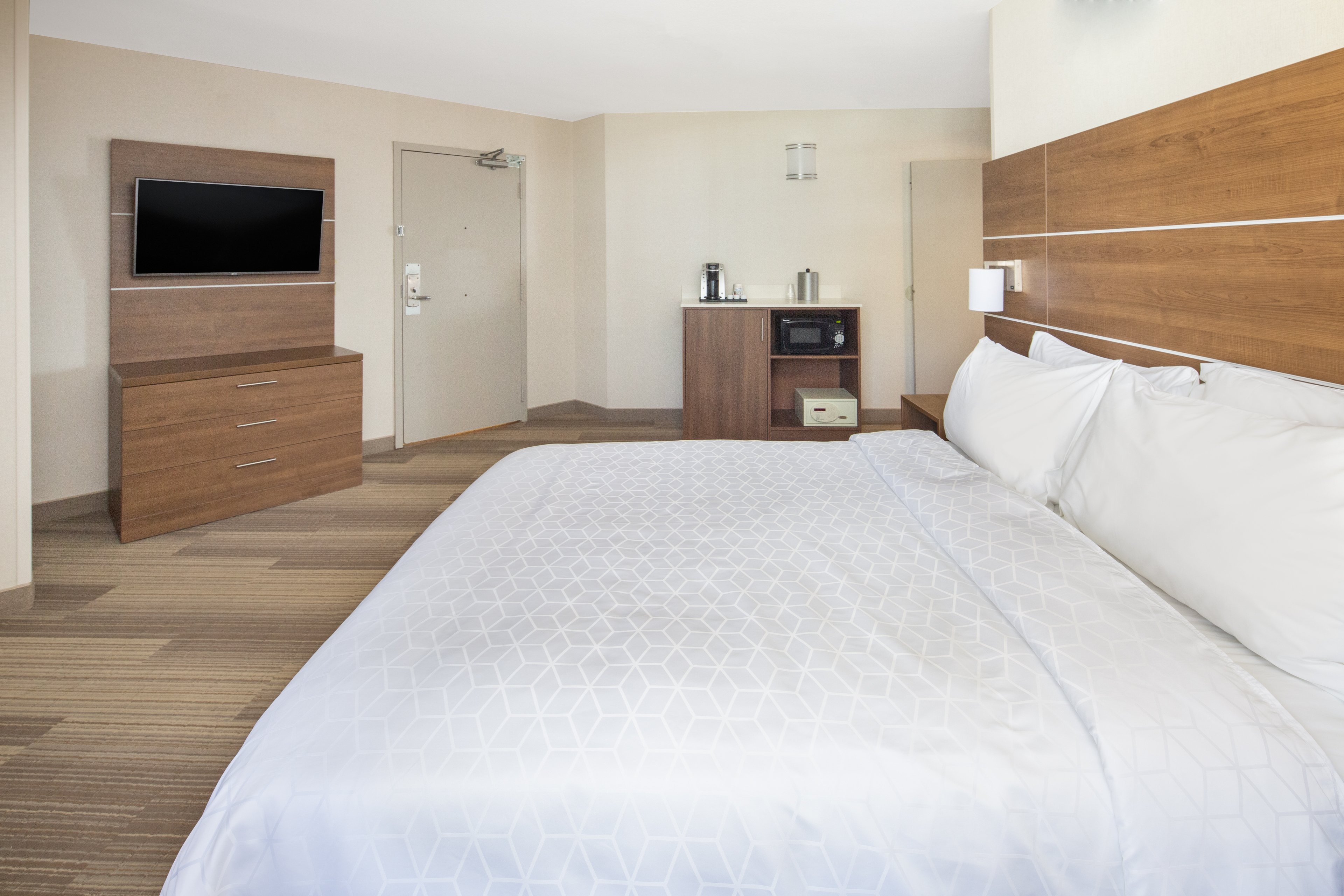 holiday inn express airport old town