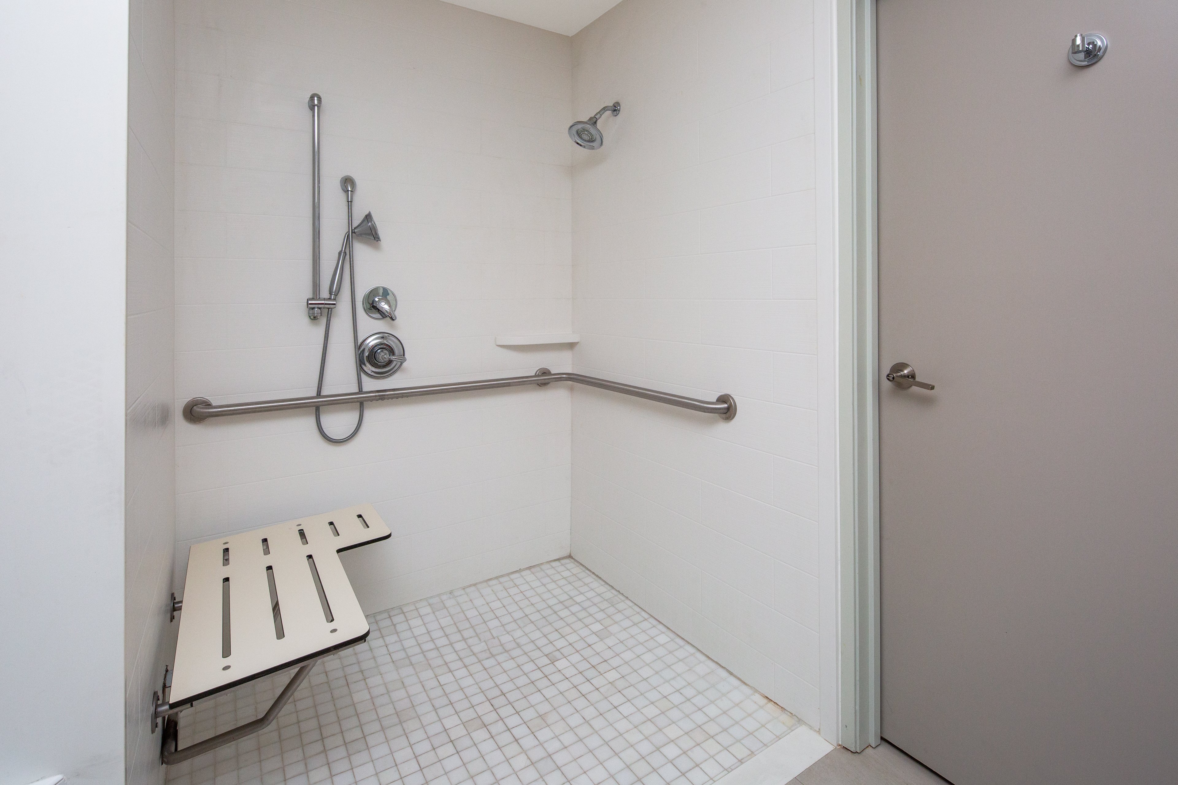 holiday inn express airport old town