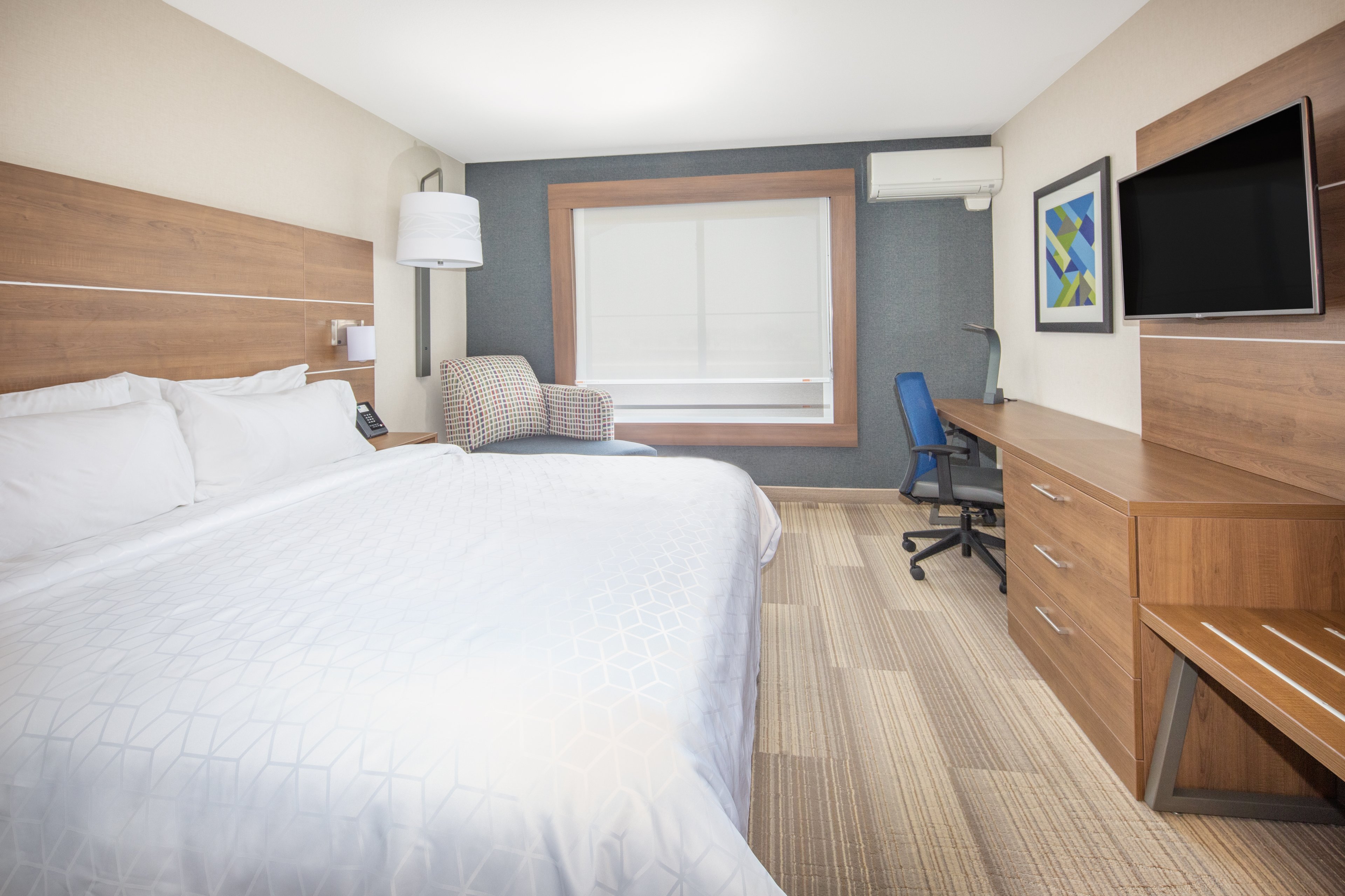 holiday inn express airport old town